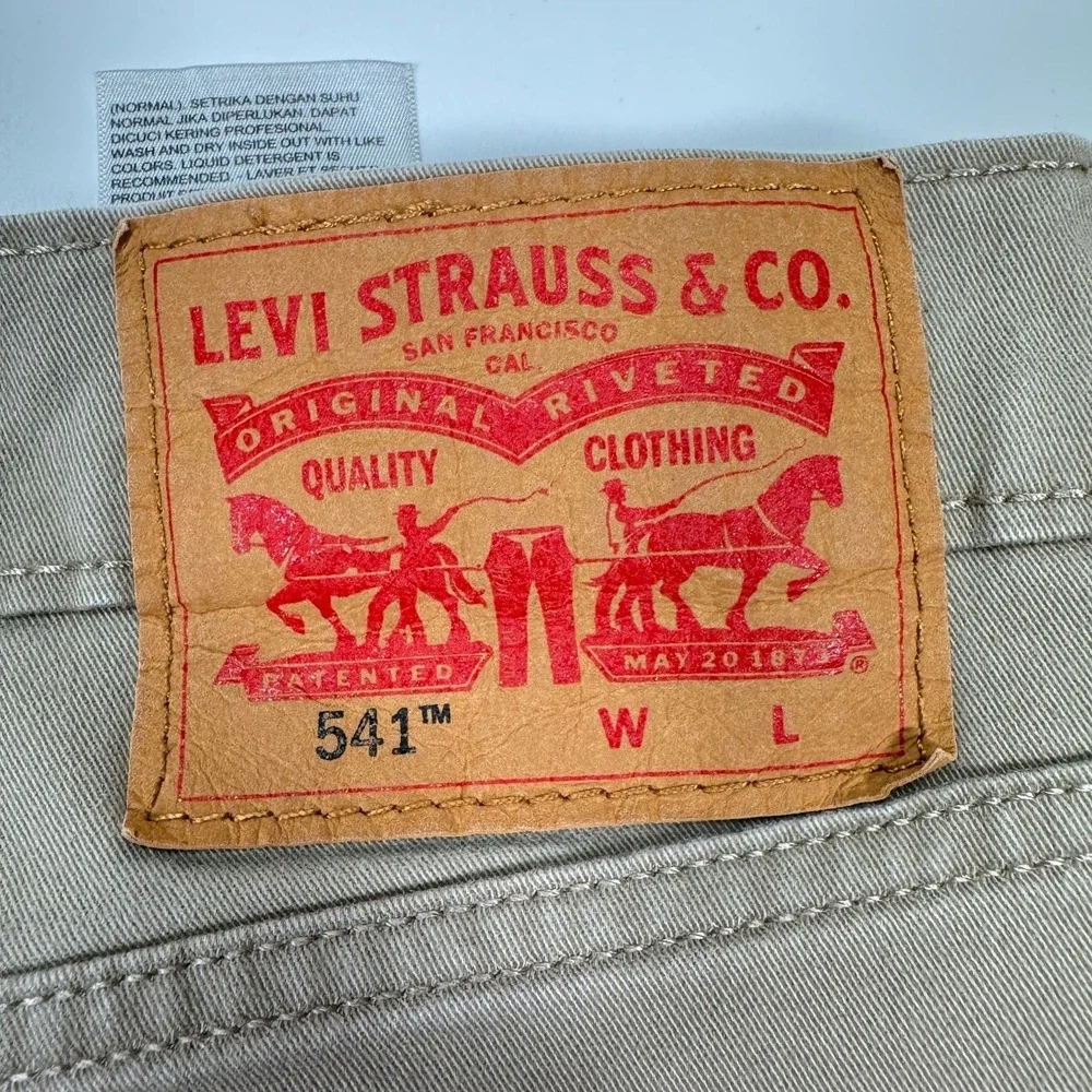 Levi's 541 Athletic Taper Khaki Pants Mens 46x34 Measures 46x32 Stretch Big Tall